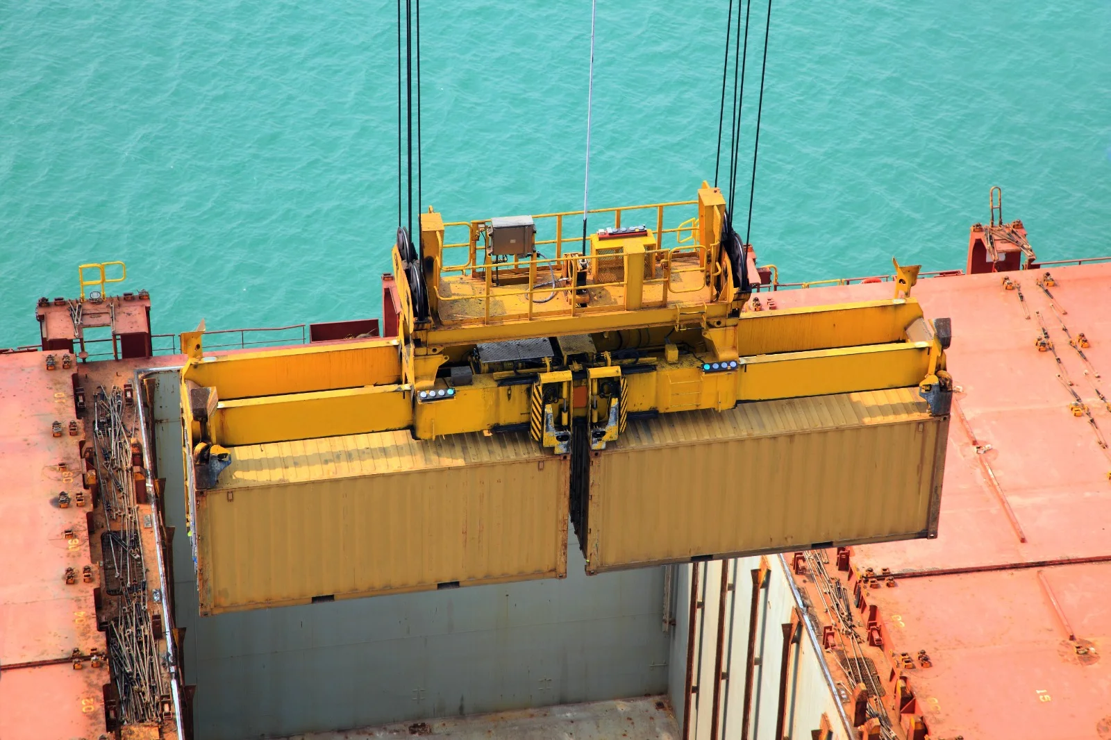 Heavy Lift Cargo Shipping in Qatar